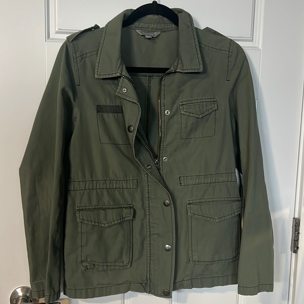 Light weight zip up jaxket. Great for layering.